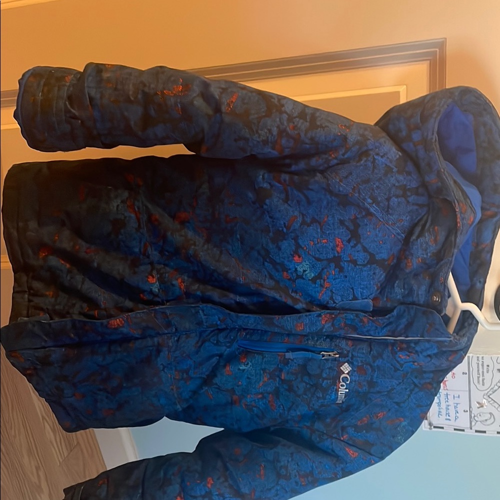 Columbia Blue Puffer Jacket with High Collar and Insulating Material